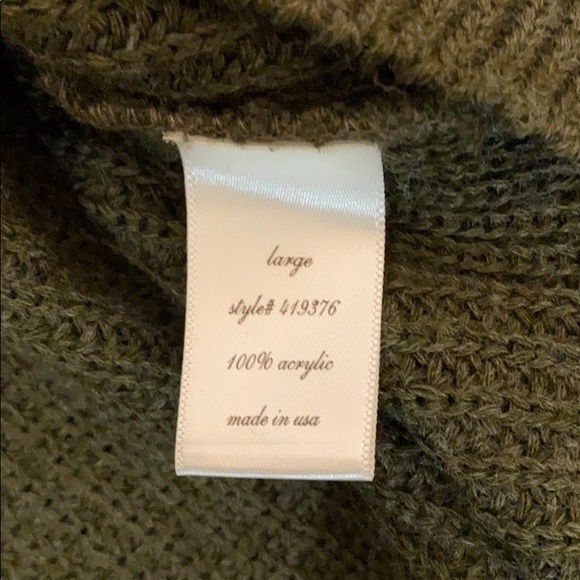 Green Sleeveless Blouse - Picture 5 of 5